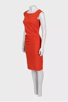 Fitted dress decorated with drapery