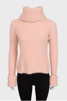 Fitted sweater with a voluminous collar