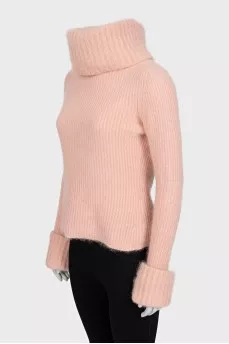 Fitted sweater with a voluminous collar