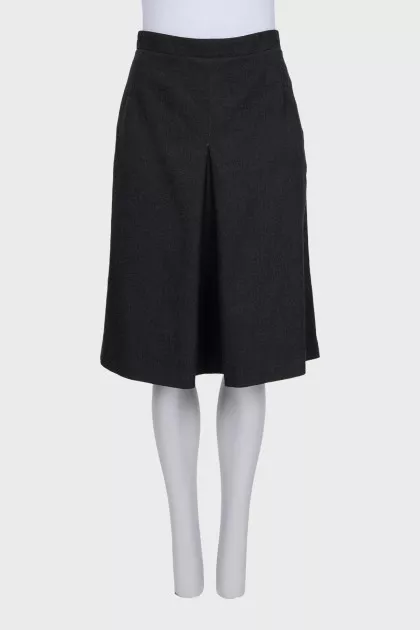 Black fitted skirt with pockets