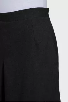 Black fitted skirt with pockets
