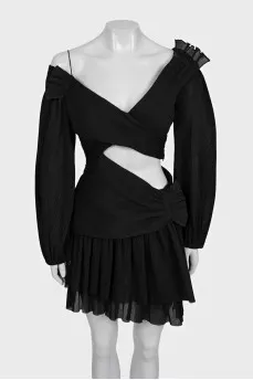 One-shoulder dress with a cutout