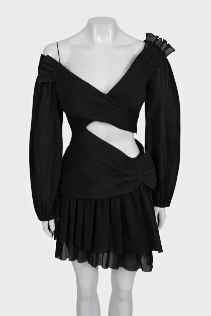 One-shoulder dress with a cutout