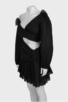 One-shoulder dress with a cutout