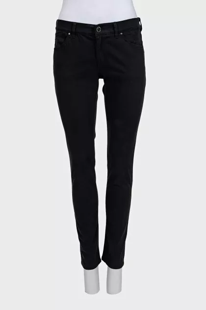 Slim-fit trousers with a mid-rise