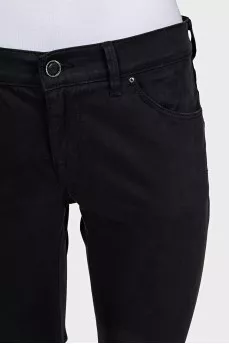 Slim-fit trousers with a mid-rise