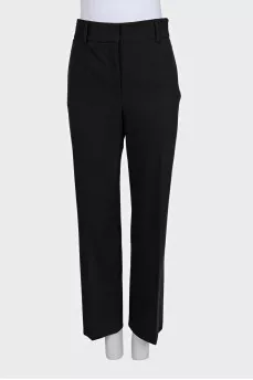 Straight-leg trousers with high waist creases