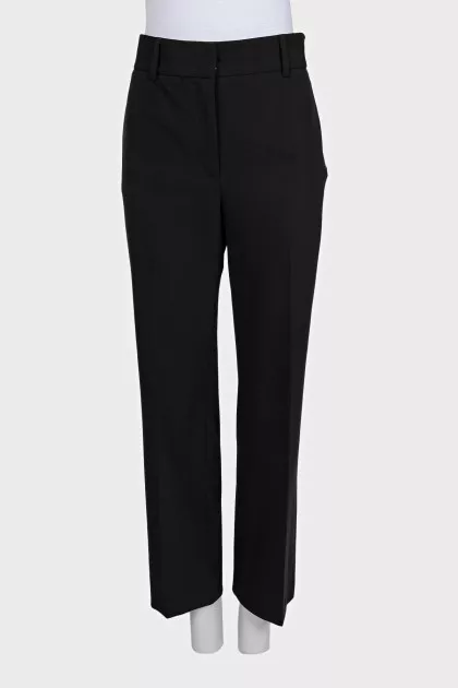 Straight-leg trousers with high waist creases