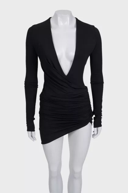 A fitted dress with sleeves decorated with draping