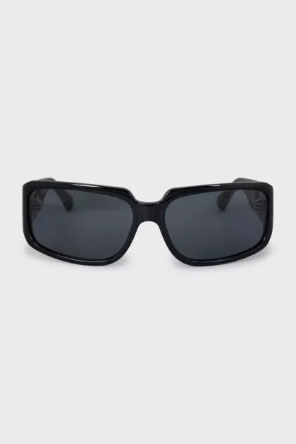 Black frame sunglasses with wide temples