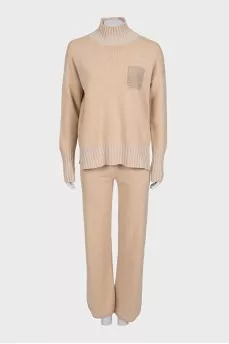 Beige straight-cut suit consisting of a sweater and trousers