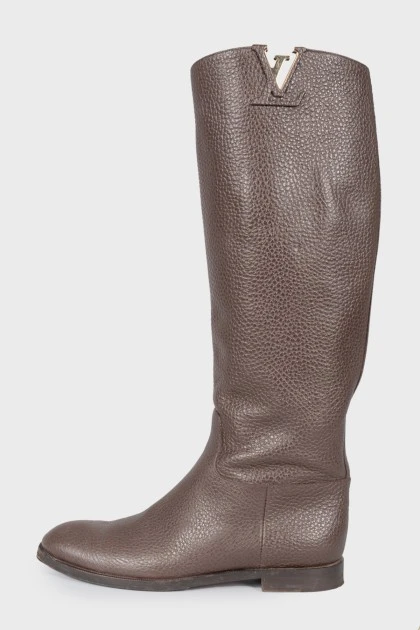 High brown brand logo boots