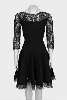 Black fitted dress decorated with lace