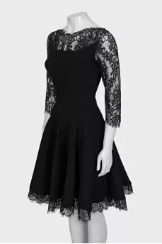 Black fitted dress decorated with lace