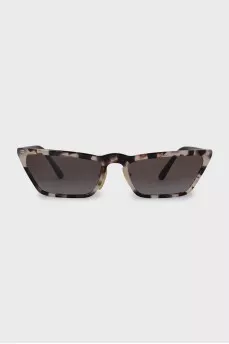 Sunglasses with gray gradient lenses