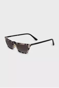 Sunglasses with gray gradient lenses