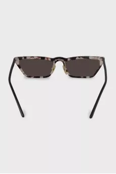 Sunglasses with gray gradient lenses