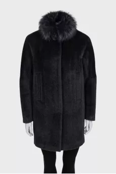 Straight coat with a fur collar