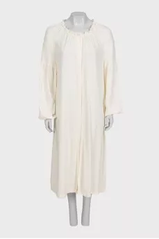 Loose-fitting dress with buttons and long sleeves
