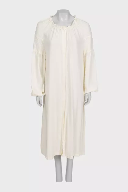Loose-fitting dress with buttons and long sleeves