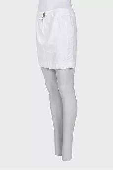 White straight-cut mini skirt with a zipper