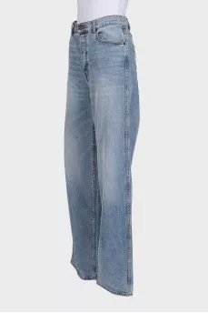 Straight-leg jeans with a distressed effect