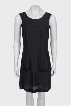 Black sleeveless straight-cut dress