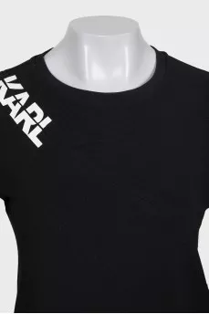 Black straight-cut sweatshirt with a zipper