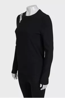 Black straight-cut sweatshirt with a zipper