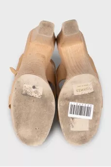 Evelyne beige leather sandals