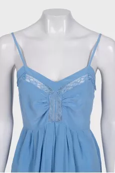 Dress decorated with lace on adjustable straps