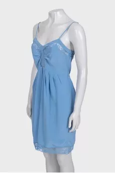Dress decorated with lace on adjustable straps