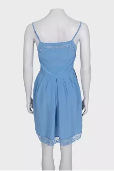 Dress decorated with lace on adjustable straps