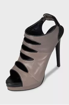 Leather sandals with cutouts