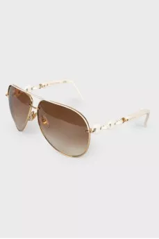 Sunglasses with a white arc