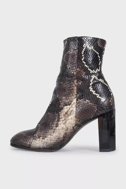 Leather ankle boots with animal print