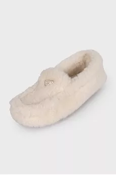 Меховые лоферы белого цвета