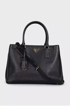 Кожаный тоут Saffiano черного цвета