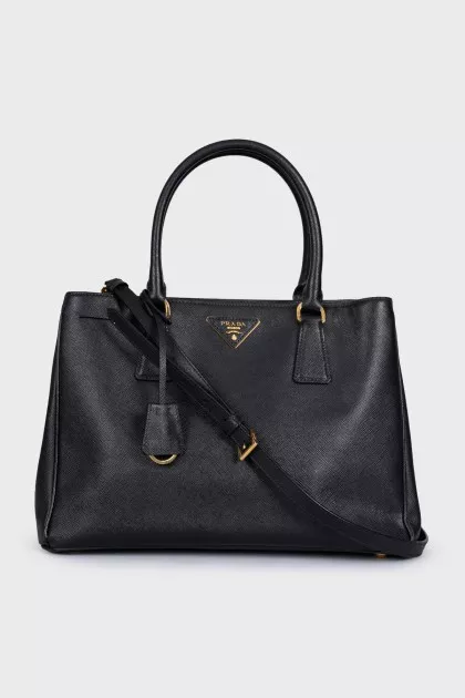 Кожаный тоут Saffiano черного цвета