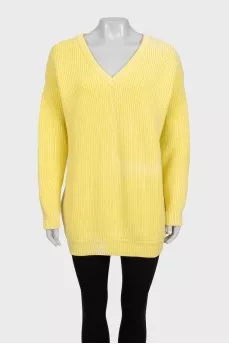 Жовтий светр oversize крою із V-подібним вирізом