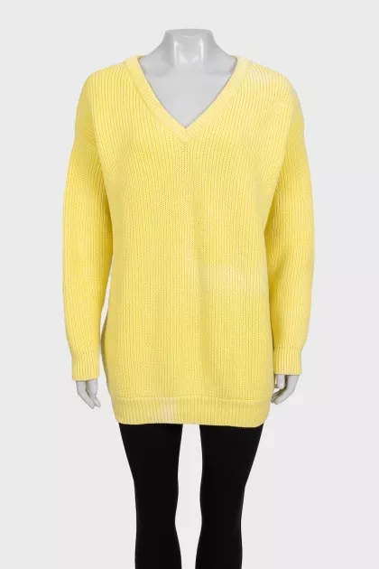 Жовтий светр oversize крою із V-подібним вирізом
