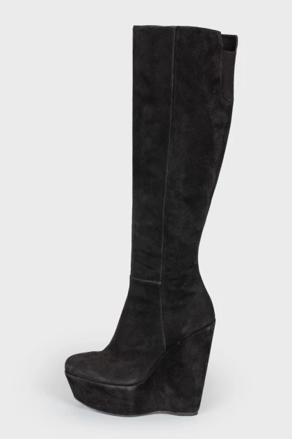 Black boots with wedges
