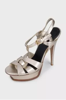 Tribute sandals in gold leather