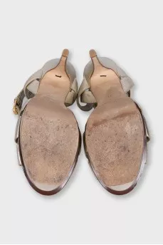 Tribute sandals in gold leather