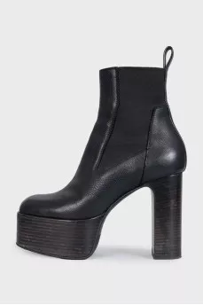 Leather ankle boots with a chunky heel and sole