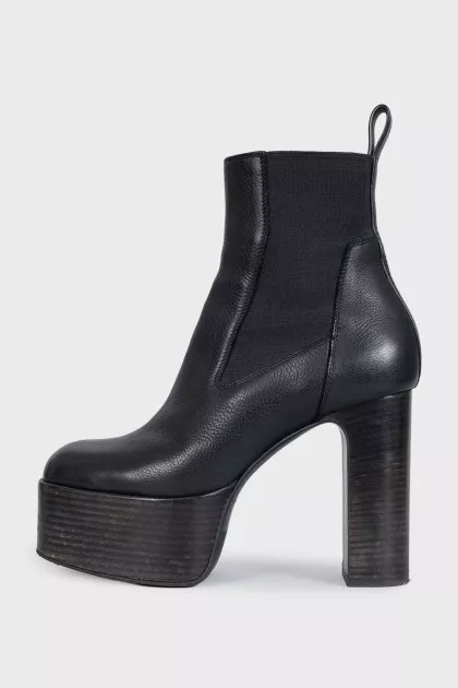 Leather ankle boots with a chunky heel and sole