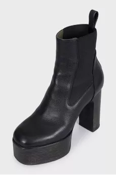 Leather ankle boots with a chunky heel and sole