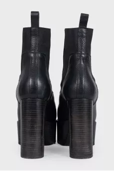 Leather ankle boots with a chunky heel and sole