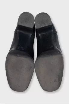 Leather ankle boots with a chunky heel and sole