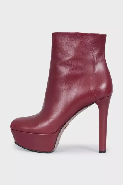 Leather ankle boots with heels and high soles